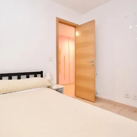 Apartment 3 Hab Matrimoniales Garaje Grande Incluido - Moderno - Arena23 *